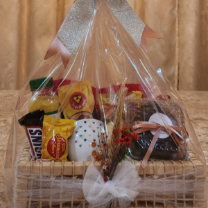 Cesta café da manhã aniversário com pelúcia